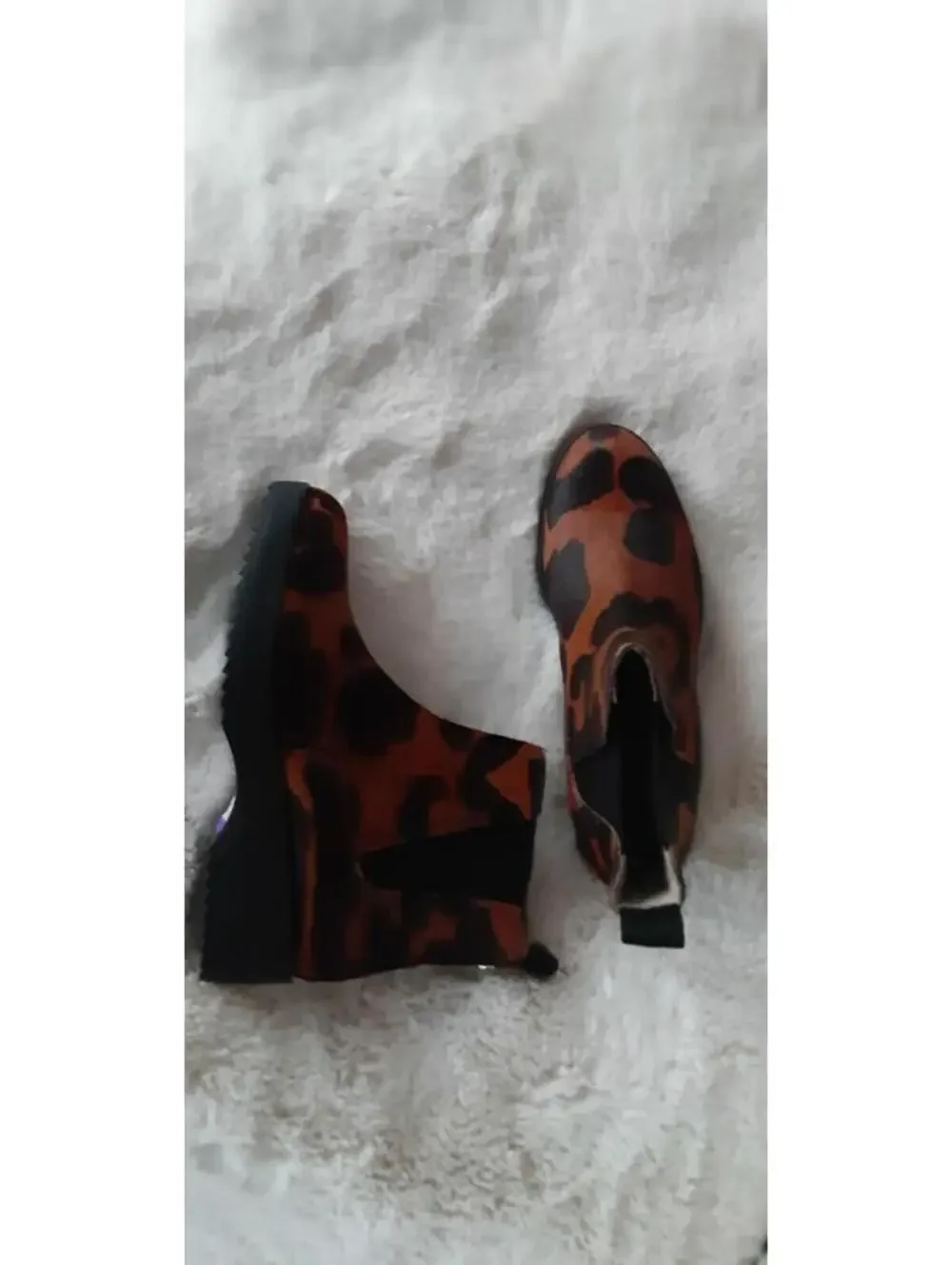 $179 NEW Louise Et Cie Women's Zareb Leopard Cow Hair Fur Platform Boots Sz 7